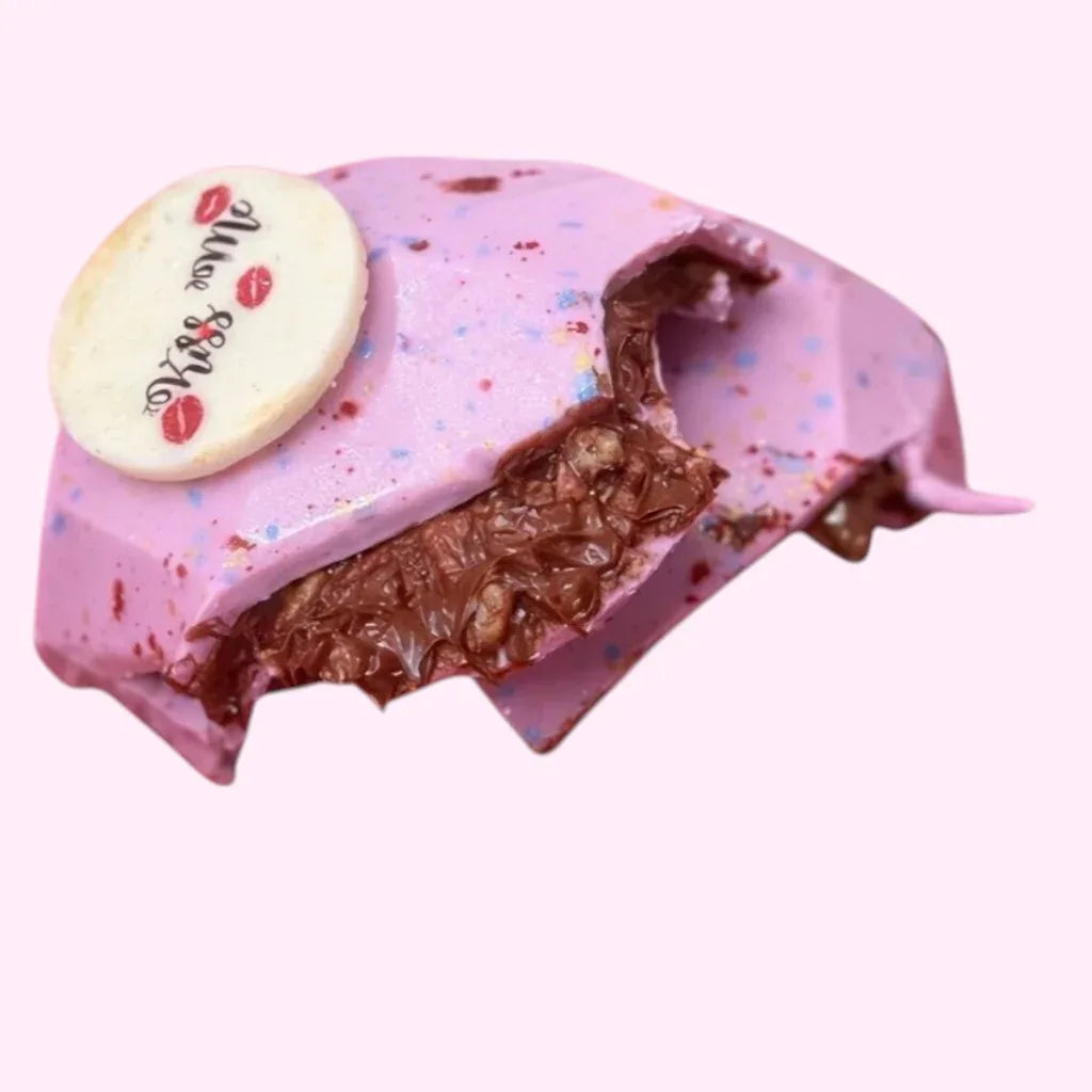 - filled_chocolate_smash_cake -- Sweet Snap Sydney